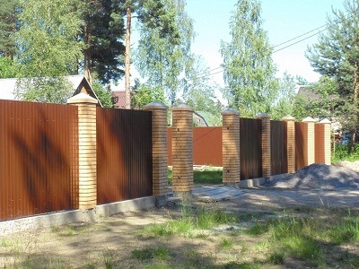 Монтаж забора из металлопрофия в Минске